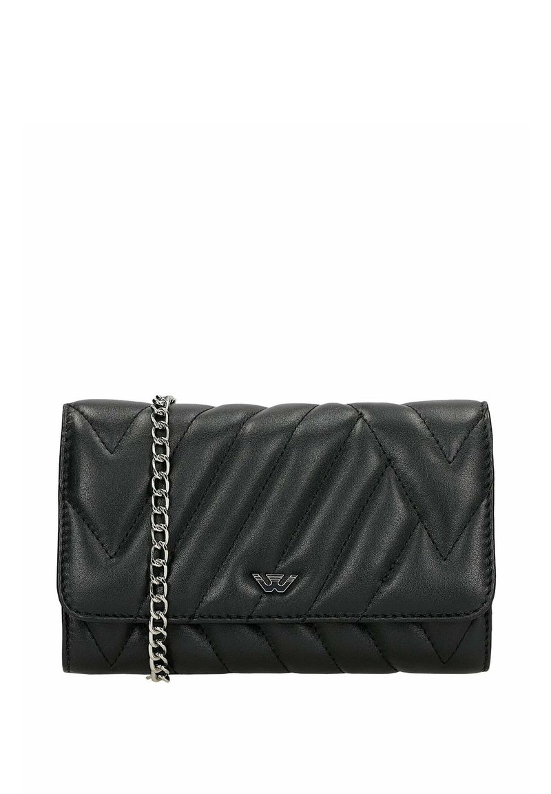 Portefeuille en cuir noir avec un design matelassé en chevron, doté d'une chaîne argentée et d'un petit emblème logo sur le devant.
