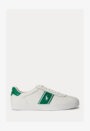 Valge madala säärega toss rohekas kannatabaga ja küljeribaga, misl on valge tikitud polo mängija logo ribal ja valged paelad.