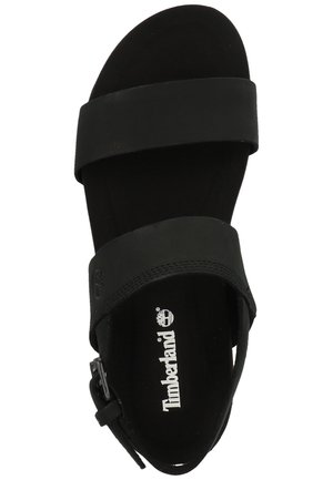 Svart sandal med breda remmar, platt sula och justerbar spänne. Mjuk textur med logotyp tryckt på innersulan. Enkel, öppen design.