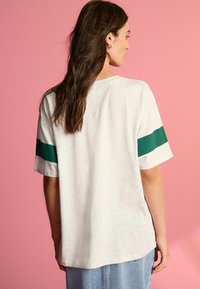 Next REGULAR FIT  - T-shirt imprimé - white