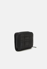Calvin Klein RE LOCK QUILT  - Piniginė - ck black