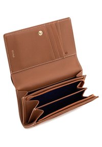 Portafoglio in pelle marrone con chiusura a scatto, molteplici scomparti per carte e tre ampi comparti. L'interno presenta una fodera in tessuto blu navy e cuciture a contrasto.
