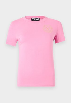 Pink short-sleeve Versace Jeans Couture T-shirt with round neck and small yellow logo on the upper left chest.