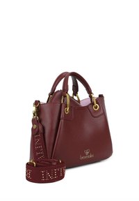 Borsa a mano in pelle rossa con doppi manici, hardware dorato e tracolla staccabile con logo. Texture liscia e forma strutturata.