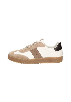 Low-Top-Sneaker in Beige und Weiß mit hellbraunen Wildleder-Akzenten, dunkelbraunem Fersenpatch und Gummisohle.