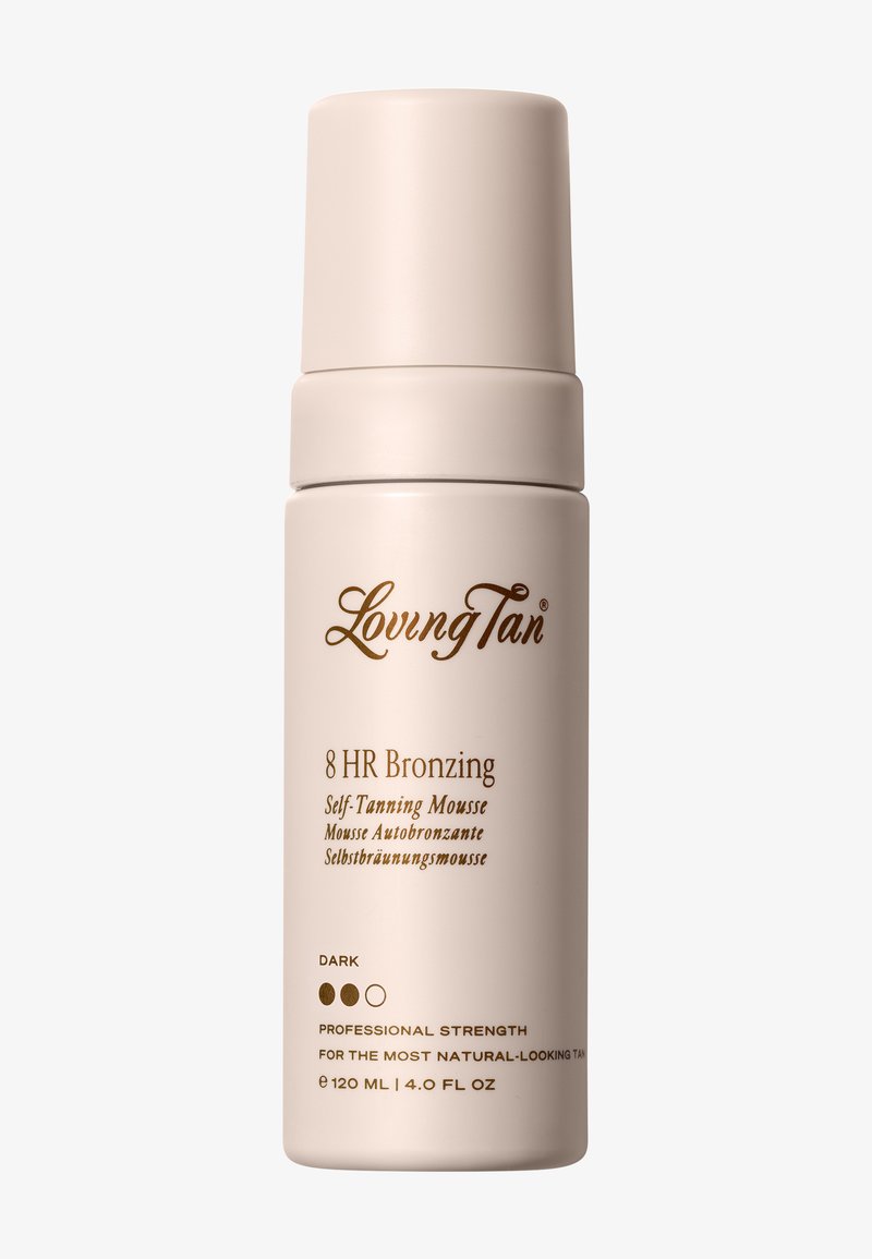 Loving Tan 8-timers brunings-selvbruningsmousseflaske i beige med brun tekst, mærket mørk nuance, 120 ml, 4 fl oz.