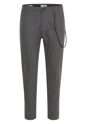 Grijs gestreepte broek met een slim fit, vervaardigd uit een gestructureerde stof. Bevat een zijzak met een bruine leren accent.