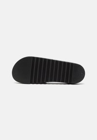 Calvin Klein CHUNKY POOL SLIDE - Papucsszandálok - black