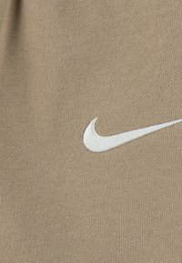 Nike Sportswear ESSENTIAL CREW UNISEX SET - Träningsbyxor - hemp
