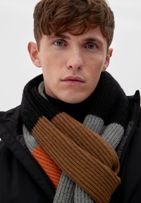 s.Oliver Schal - schwarz