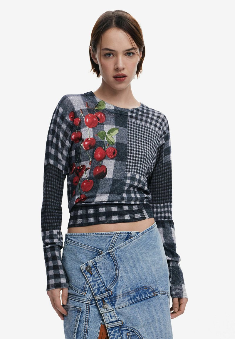 Must-haves mustreeritud musta ja halli pikade varrukatega topp, millel on kirsiparis. Lühendatud disain, ribaga serv ja kontrastsed tekstuurid.