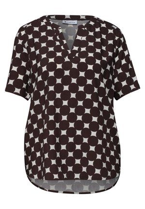 Blouse à manches courtes avec motif circulaire marron sur tissu blanc, encolure en V et ourlet arrondi.