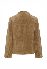Veste en daim marron à texture lisse, col cranté et poignets boutonnés. Présente un dos uni sans ornements supplémentaires.