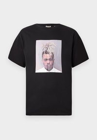 Unselected, jet black