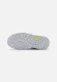 Lacoste T-CLIP INFANTS TRAINERS - Sneakers laag - white/yellow