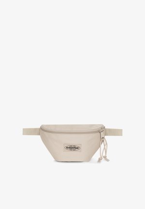 Marsupio Eastpak beige con chiusura a zip, materiale tessile, forma arrotondata e tracolla regolabile. Presenta una toppa con logo sul davanti.