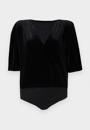 Schwarzer Samt-Bodysuit mit tiefem V-Ausschnitt, kurzen Puffärmeln und schmalem Schnitt. Glatte Textur und elegantes Wickeldesign.