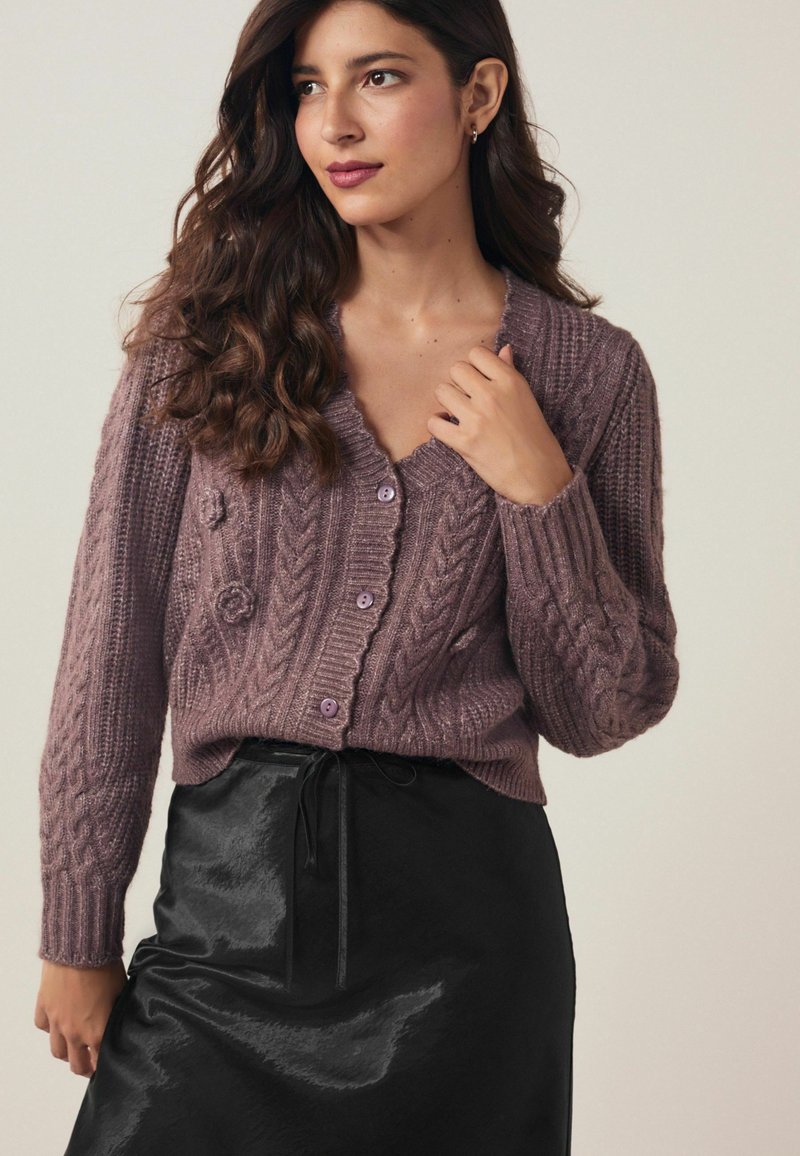 Next - CABLE FLOWER  _ REGULAR FIT - Cardigan - purple, Ingrandire