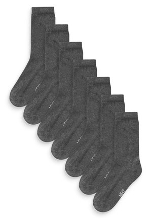 Graue Baumwollsocken, acht Stück im Pack, mit einem gerippten Muster, verstärktem Fersen- und Zehenbereich und einem Logo am Knöchel.