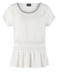 Blouse blanche à manches courtes avec encolure ronde, panneaux en dentelle autour de la taille et ourlet basque froncé.