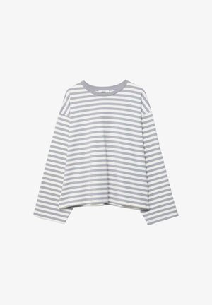 Chemise à manches longues rayée horizontalement gris et blanc avec un col rond, une coupe légèrement courte et des manches décontractées.