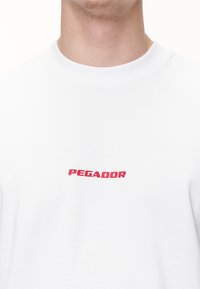 Pegador COLNE LOGO TEE - T-shirts med print - white/red