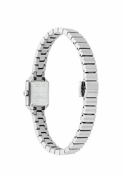 Ασημένιο ρολόι Ferragamo από ανοξείδωτο ατσάλι με συνδεδεμένο βραχιόλι, ορθογώνια πίσω θήκη χαραγμένη με την επωνυμία και προδιαγραφές.