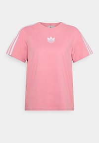 Rosa bomull t-shirt med rund halsringning, korta ärmar och tre vita ränder på varje axel. Har en broderad logotyp på bröstet.