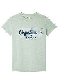 Světle zelené bavlněné tričko s modro-černým potiskem "Pepe Jeans London" na přední straně. Krátké rukávy a kulatý výstřih.