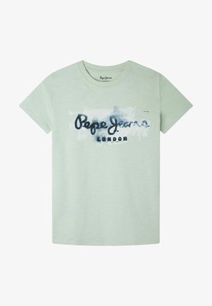 Jasnozielona bawełniana koszulka z krótkim rękawem, z niebieskim i czarnym nadrukiem graficznym "Pepe Jeans London" na przodzie. Okrągły dekolt.