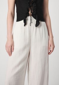 GAP GAUZE WIDE LEG - Hlače - off white