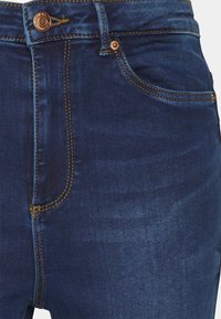 Vero Moda Tall VMSOPHIA SKINNY - Calças de ganga de corte skinny - dark blue denim