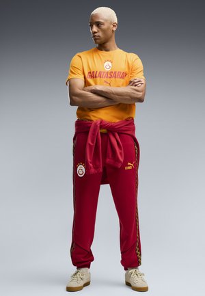 Puma, GALATASARAY S.K. FTBLCULTURE T-SHIRT - Squadra - summer sunset-dark cherry