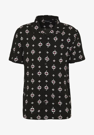Chemise à manches courtes en tissu noir avec un motif géométrique blanc et rouge. Comprend un col classique et une patte de boutonnage.