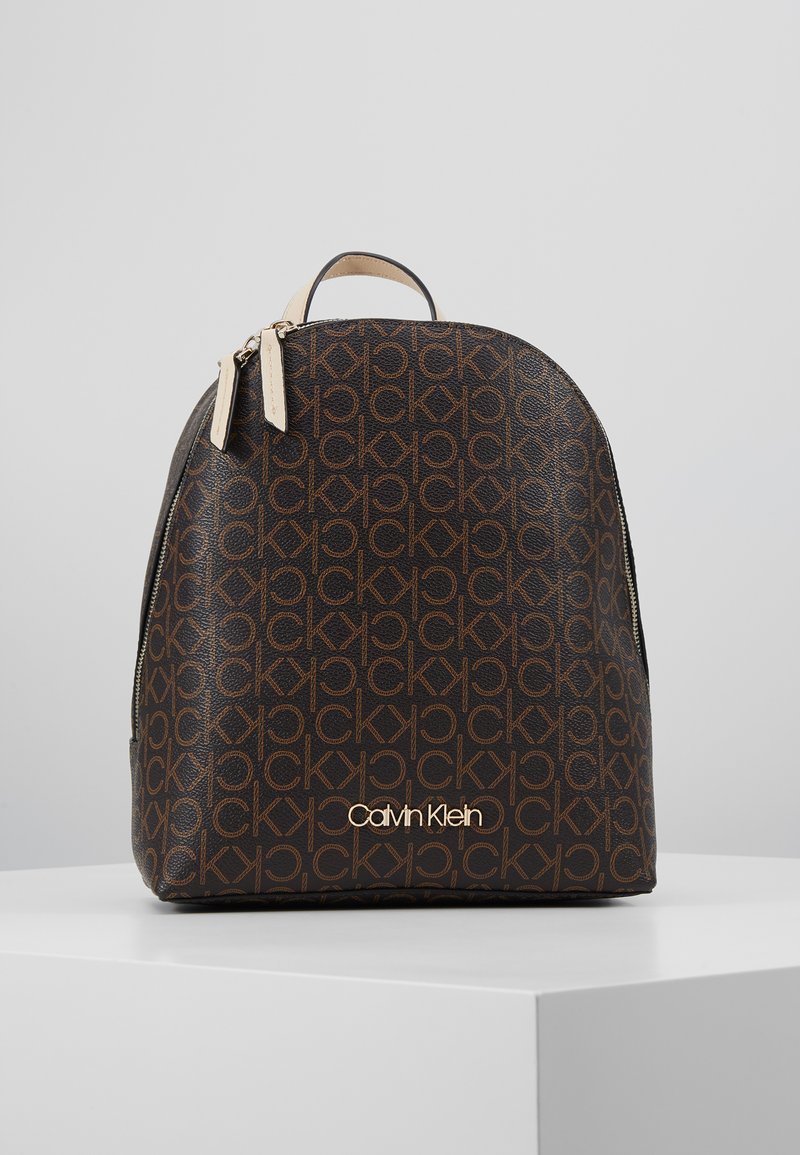Calvin Klein MONO BACKPACK Tagesrucksack brown/braun Zalando.at