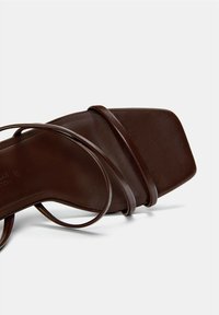 PULL&BEAR Sandali - brown