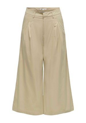 Pantaloni beige a gamba larga e corta con pieghe, tasche frontali, passanti per cintura e chiusura con zip su sfondo bianco.