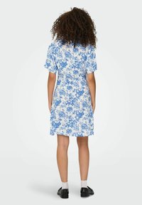 ONLY ONLEVIDA SHORT DRESS - Denní šaty - cloud dancer