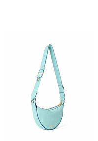 Borsa a spalla in pelle azzurro chiaro con design curvo, tracolla testurizzata, accessori dorati e accenti blu a contrasto. Chiusura con zip nella parte superiore.