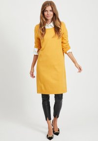 VILA VIRIL DRESS - Strikkjoler - mineral yellow