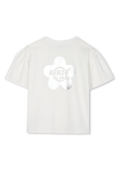 T-shirt bianco a maniche corte con cuciture delle spalle a sbuffo e una grafica floreale metallica argentata al centro con il testo "KENZO PARIS".