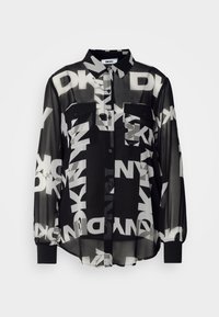 Chemise noire transparente à manches longues avec boutons, imprimé logo DKNY blanc audacieux et deux poches poitrine à rabat boutonné.