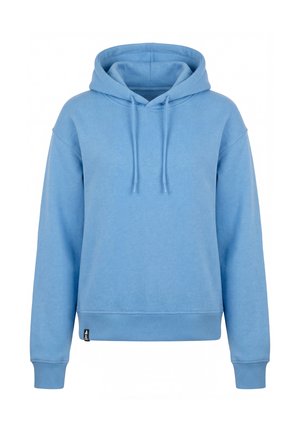 Hellblauer Kapuzenpullover mit langen Ärmeln, vorderen Kordeln, Rippenbündchen und einem kleinen schwarzen Etikett nahe dem Saum.