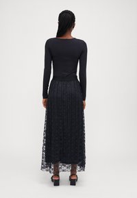 ONLY Petite ONLHENY SKIRT  - Maxisukňa - black