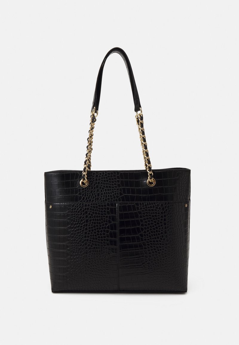 Sac cabas noir à texture crocodile avec chaîne dorée et double bandoulière en cuir, avec poches extérieures frontales.