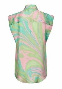 Camicia a maniche corte in tessuto texturizzato con un motivo marmorizzato verde e rosa. Design con colletto, schiena dritta e senza bottoni visibili.