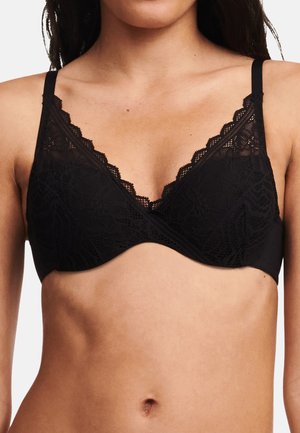 Svart spetsbralette med V-formad halsringning, scalloperade kanter och slät underband. Har delikata blommönster över hela.