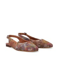Kožené slingback baleríny s barevným květinovým výřezem, plochou podešví a kulatou špičkou. Nastavitelný pás na kotníku se sponou.