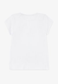 Άσπρο ριμπ μπλουζάκι με κοντά μανίκια, στρογγυλή λαιμόκοψη και άνετη εφαρμογή. Διαθέτει λείο ύφασμα και καθαρό τελείωμα. Απλή πλάτη.