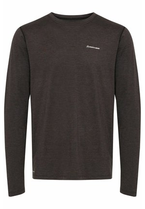 Camisa de manga larga en tela gris oscuro, con escote redondo y un sutil logo en el lado izquierdo del pecho. Textura suave con un ajuste relajado.
